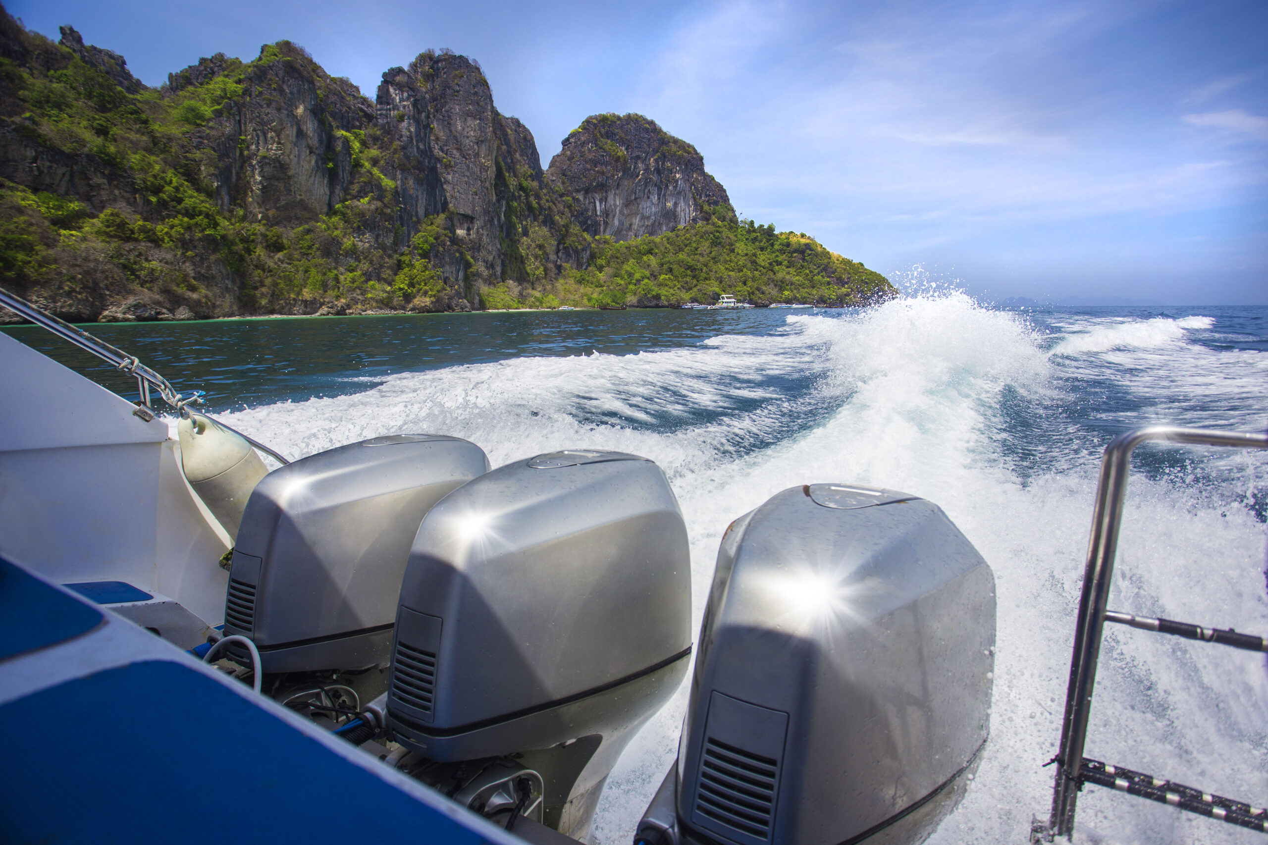 Read more about the article 5 Reasons to Choose a Private Boat Charter